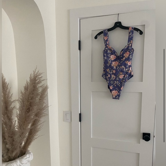 WE WORE WHAT Danielle vintage one piece swimsuit - Picture 7 of 12